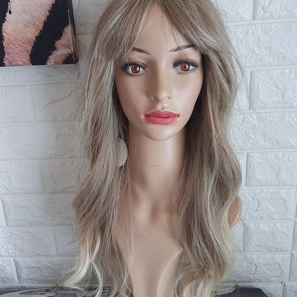 NWT Ash Blonde With Light Blonde Highlights Synthetic Wig